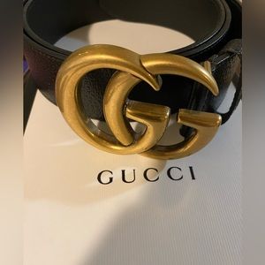 GUCCI WIDE LEATHER BELT WITH DOUBLE G BUCKLE. MENS BELT, SIZE 95. Like new.